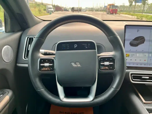 Li Auto L9 — Фото автомобиля 9