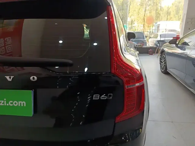 Volvo XC90 — Фото автомобиля 7