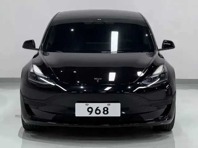 Tesla Model 3 — Фото автомобиля 2