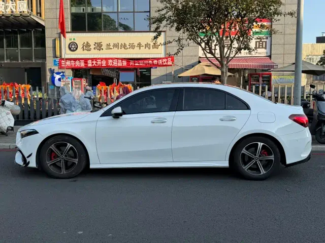 Mercedes-Benz A-Class — Фото автомобиля 3