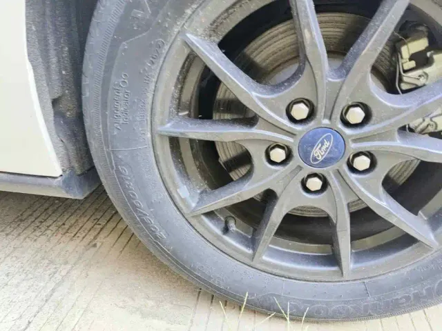 Ford Focus — Фото автомобиля 7