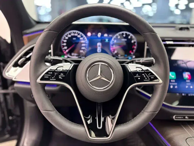 Mercedes-Benz E-Class — Фото автомобиля 14