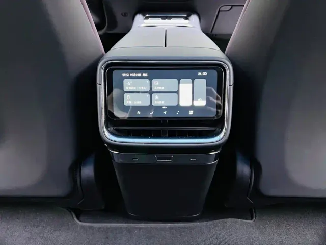 Xiaomi SU7 — Фото автомобиля 16