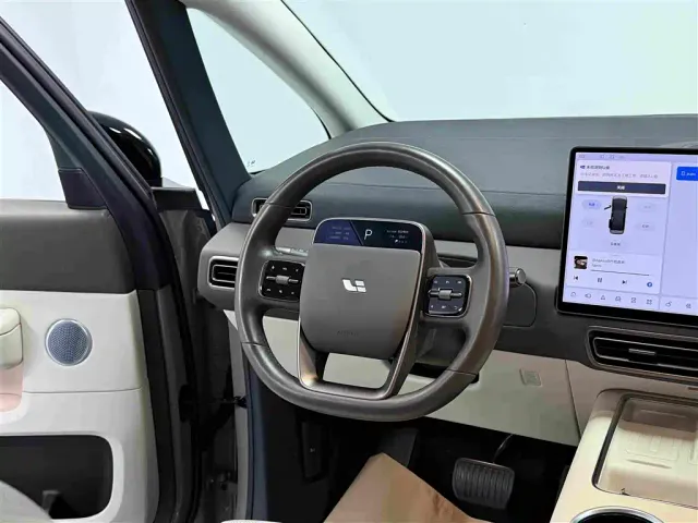 Li Auto MEGA — Фото автомобиля 6