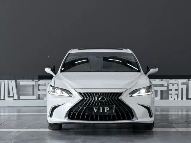 Lexus ES — Фото автомобиля 2