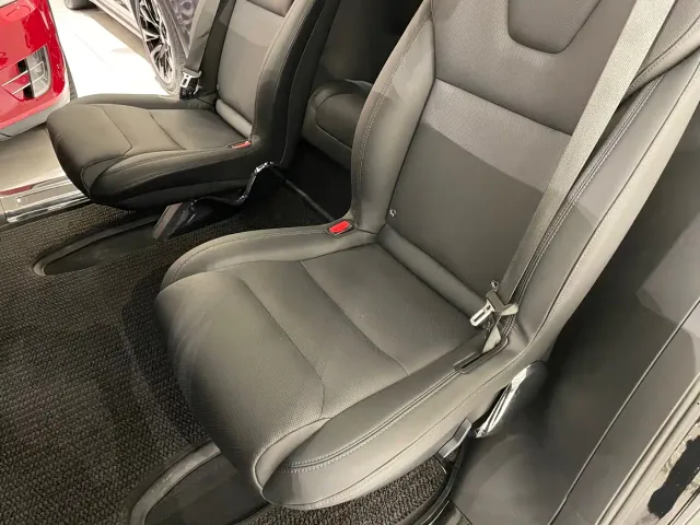 Tesla Model X — Фото автомобиля 13