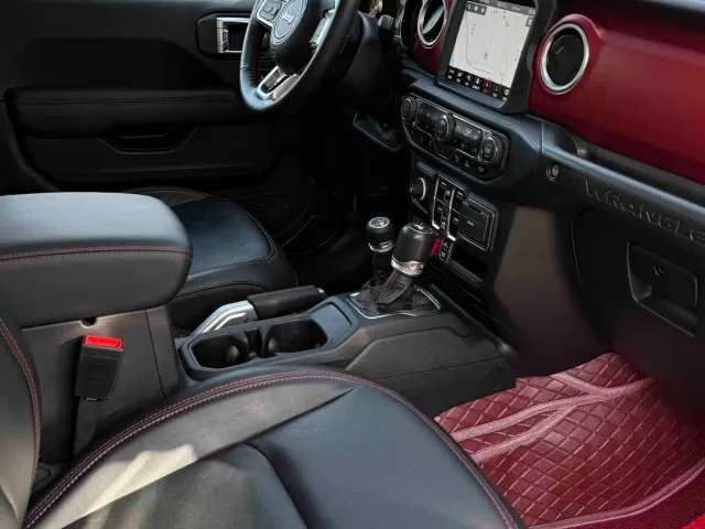 Jeep Wrangler — Фото автомобиля 10