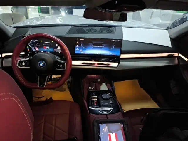 BMW i5 — Фото автомобиля 9