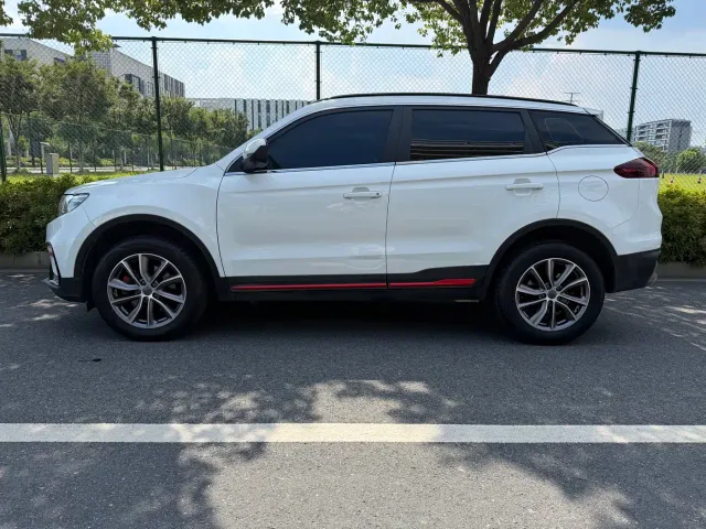 Geely Boyue — Фото автомобиля 11