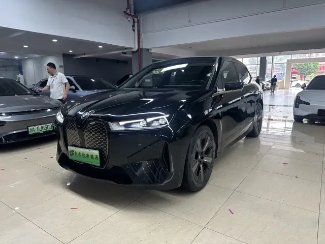 Фотография автомобиля — BMW iX
