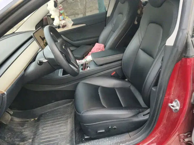 Tesla Model 3 — Фото автомобиля 16