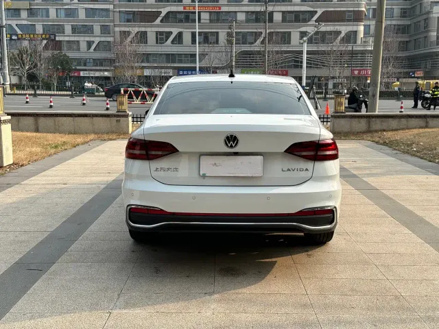 Volkswagen Lavida — Фото автомобиля 5