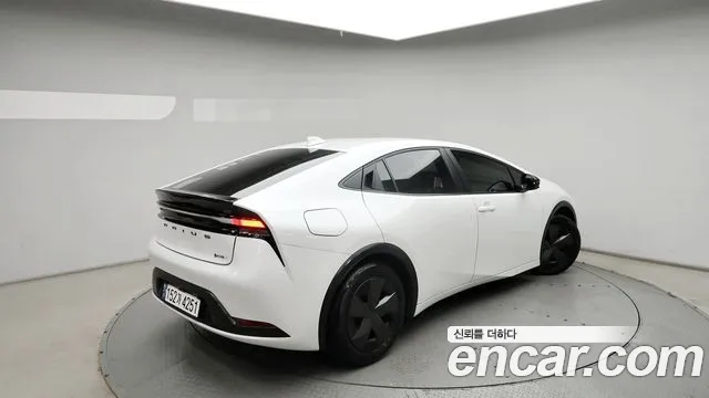 Toyota Prius — Фото автомобиля 12