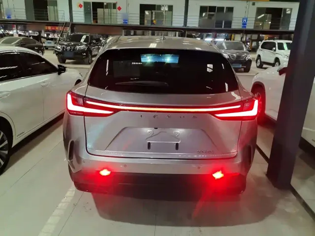 Lexus NX — Фото автомобиля 2