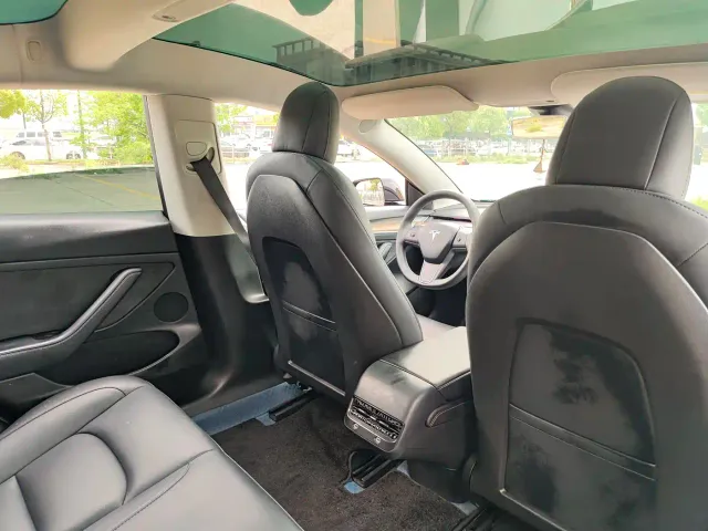 Tesla Model 3 — Фото автомобиля 16