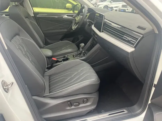 Volkswagen Tiguan L — Фото автомобиля 11