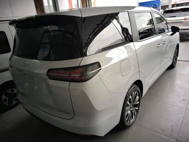 Wuling Starlight 730 — Фото автомобиля 6