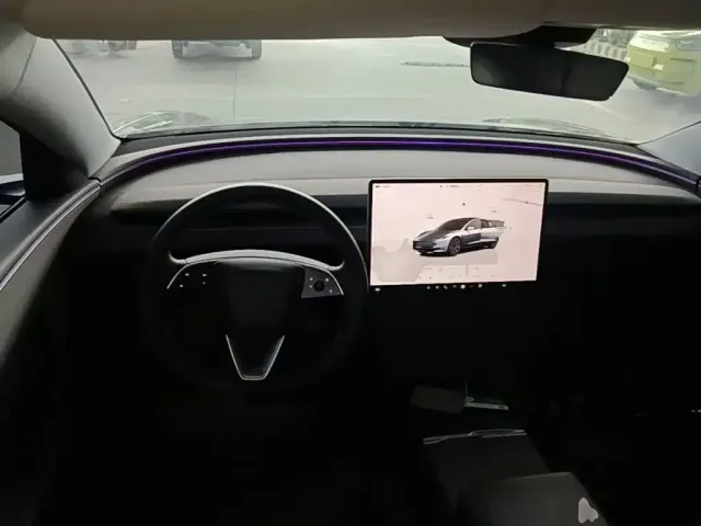 Tesla Model 3 — Фото автомобиля 9