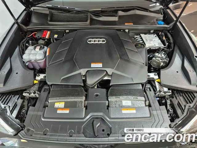 Audi Q8 55 TFSI quattro Premium — Фото автомобиля 6