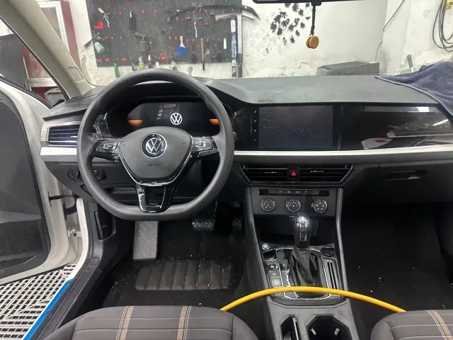 Volkswagen Lavida — Фото автомобиля 4