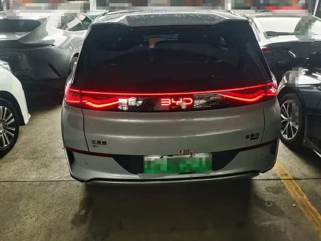 BYD Hai Shi 05 EV 2025 520KM Smart Navigation Edition — Фото автомобиля 9