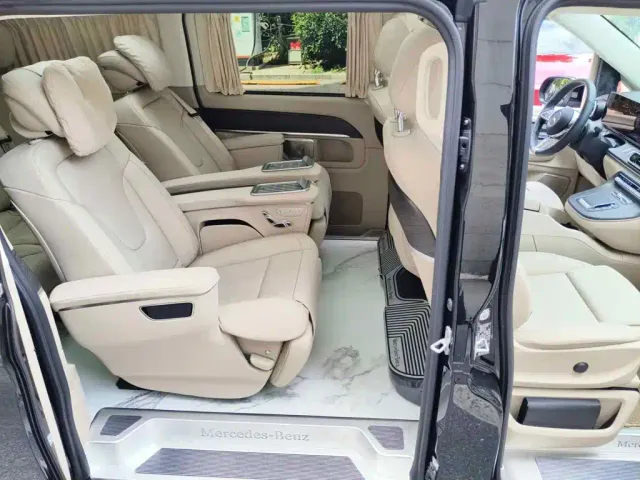 Mercedes-Benz Mercedes-Benz V-Class 2024 V 300 Premium Edition — Фото автомобиля 11