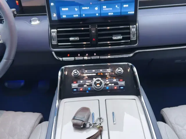 Lincoln Navigator One — Фото автомобиля 19