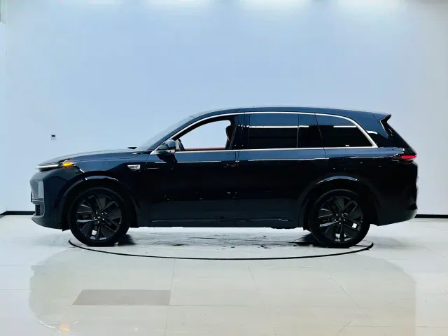 Li Auto L8 — Фото автомобиля 5