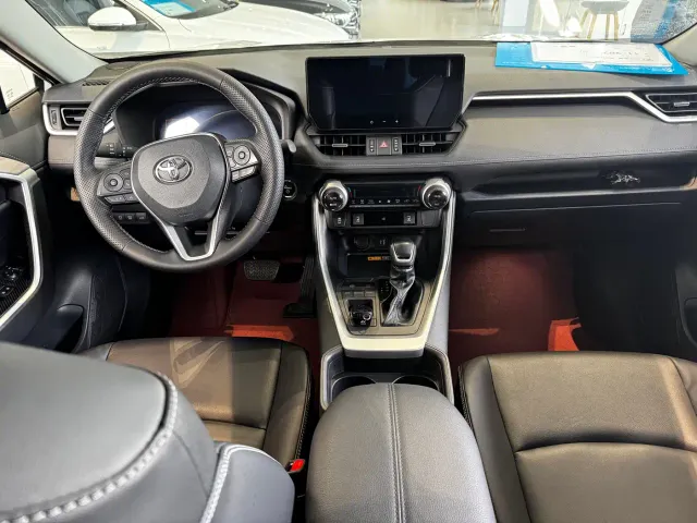 Toyota RAV4 — Фото автомобиля 7