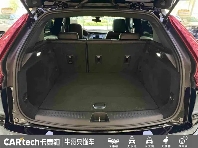 Cadillac XT4 — Фото автомобиля 13