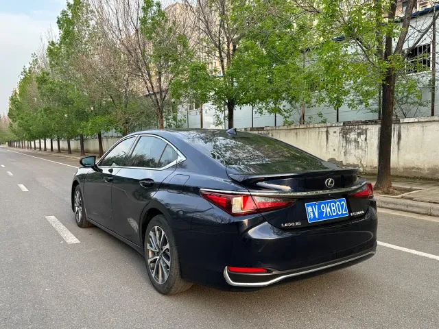 Lexus ES — Фото автомобиля 12