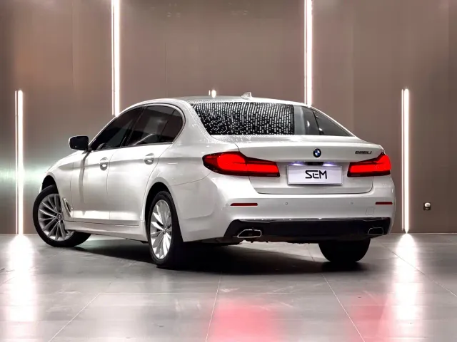 BMW 5 Series — Фото автомобиля 6