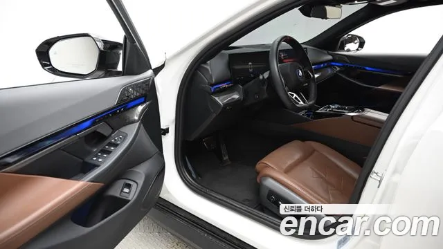 BMW i5 G60 — Фото автомобиля 11