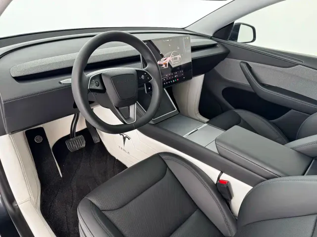 Tesla Model Y — Фото автомобиля 8