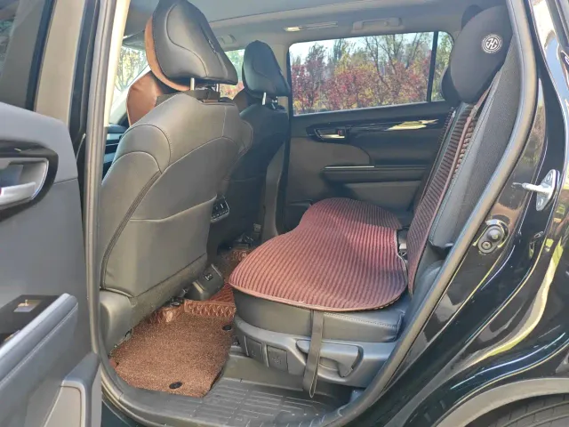 Toyota Highlander — Фото автомобиля 7