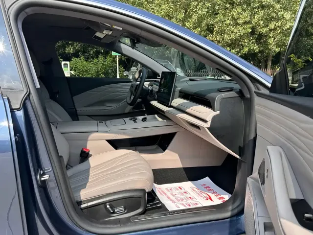 Geely Galaxy Galaxy Xingyao 8 2025 Model 130km EM-i Flagship Edition — Фото автомобиля 4