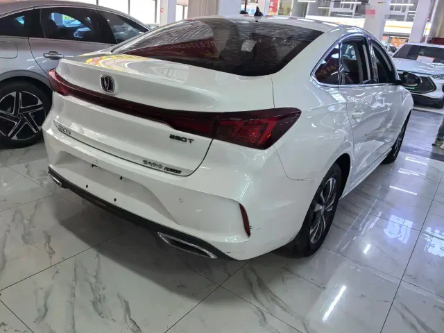 Changan Eado — Фото автомобиля 6