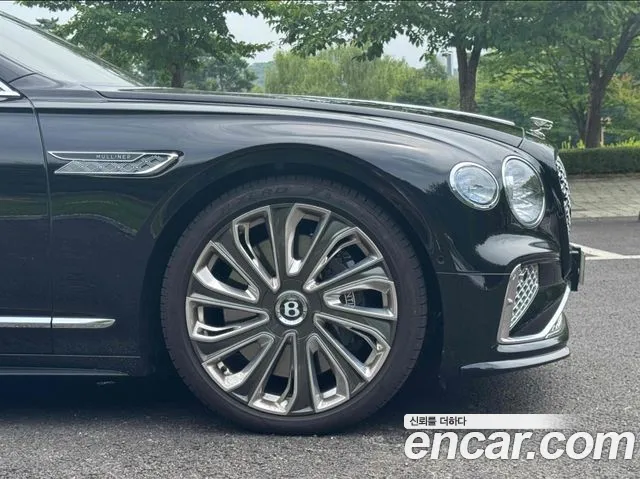 Bentley Flying Spur — Фото автомобиля 5