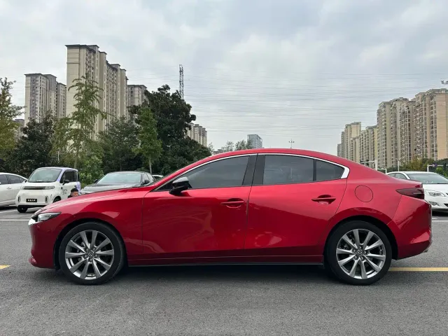 Mazda Axela — Фото автомобиля 7