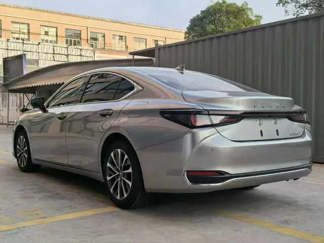 Lexus ES — Фото автомобиля 7