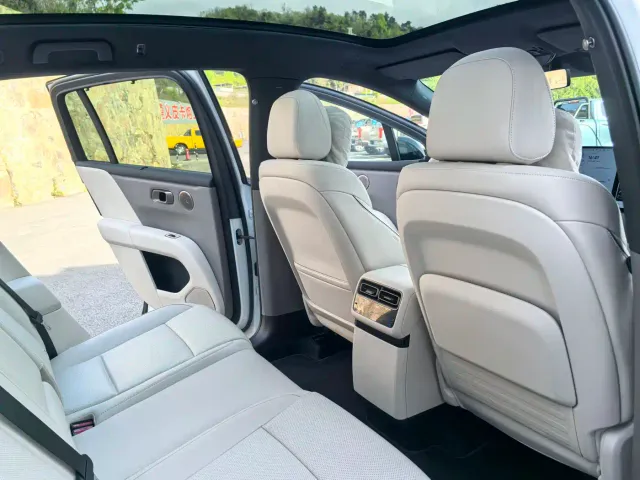 Li Auto i6 — Фото автомобиля 5