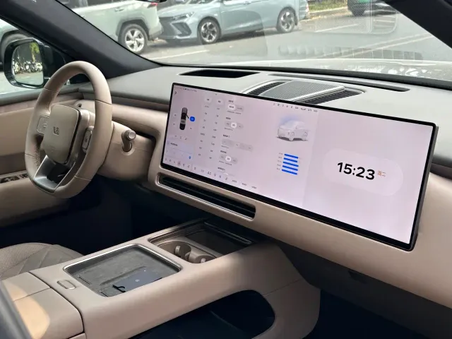 Li Auto L8 — Фото автомобиля 15