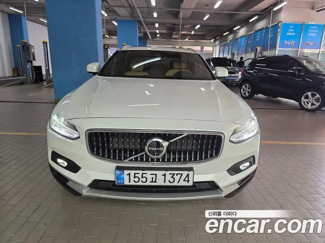 Вольво V90 — Фото автомобиля 2