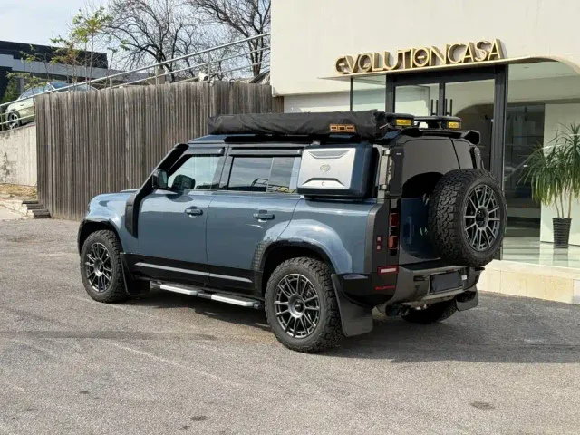 Land Rover Defender — Фото автомобиля 10
