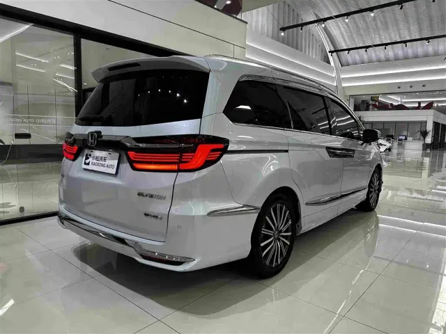 Honda Elysion — Фото автомобиля 6