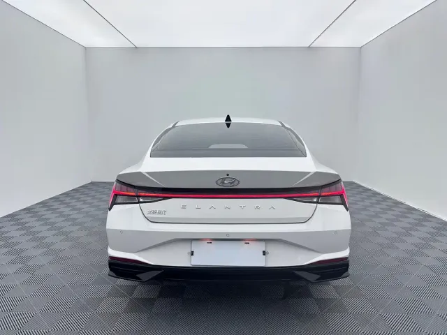 Hyundai Elantra — Фото автомобиля 5