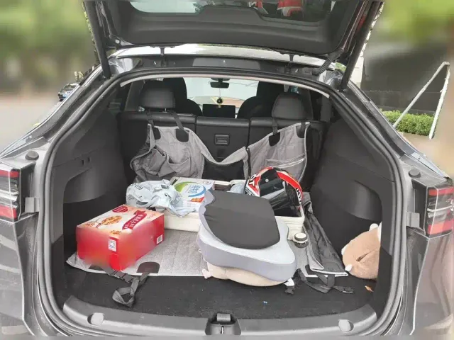 Tesla Model Y — Фото автомобиля 15