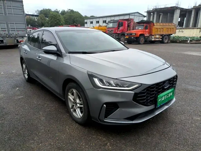 Ford Focus — Фото автомобиля 3