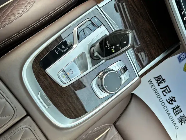 BMW 7 Series — Фото автомобиля 8