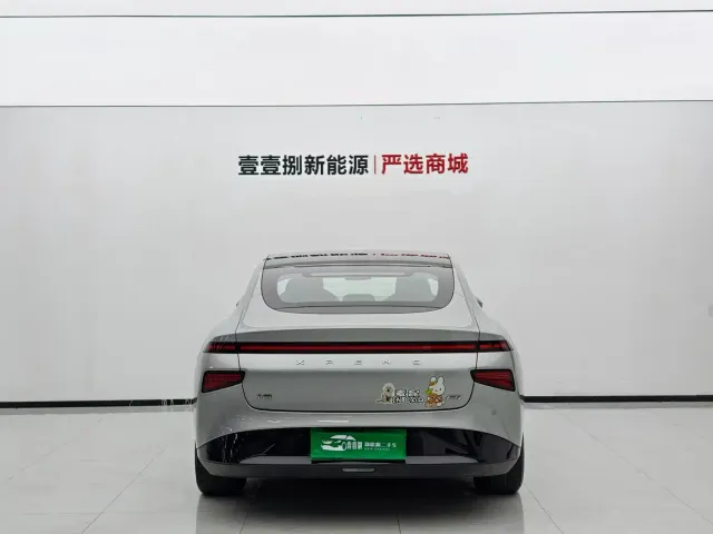 Xpeng P7 — Фото автомобиля 9